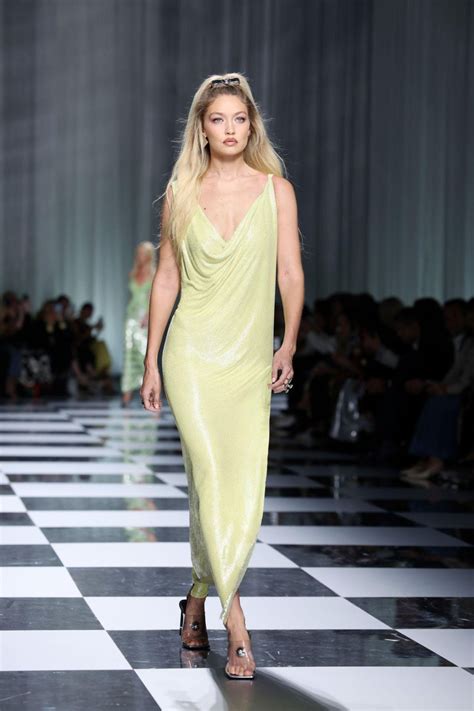 gigi hadid versace runway 2023|versace outfits 2023.